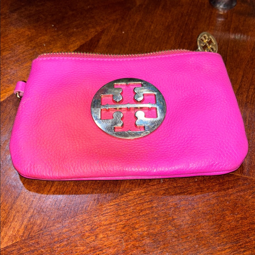 Tory Burch Fuchsia Leather Pouch, as you can see it’s slightly faded, both sides